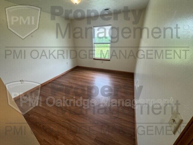 Building Photo - 107 Meadow Dr