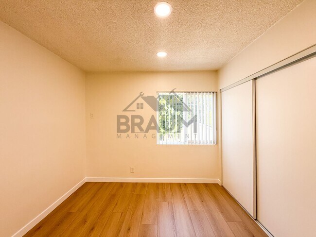 Building Photo - 13129 Oxnard St