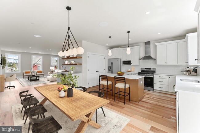 Building Photo - 734 S Matlack St