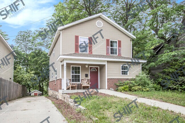 Building Photo - 755 North - Beautiful Single Family home
