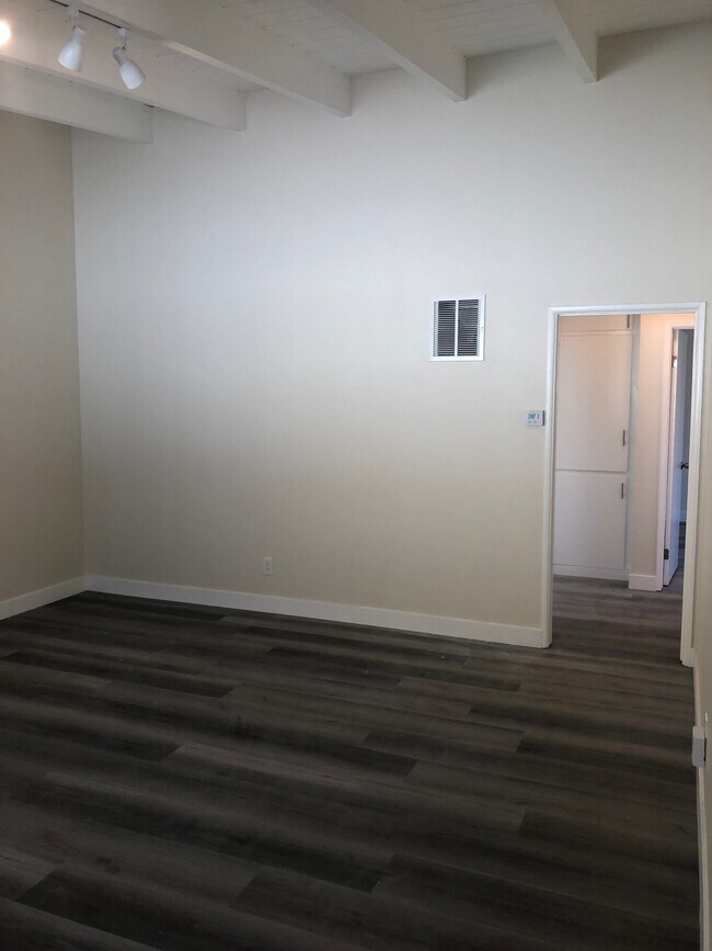 Building Photo - 801 N Eucalyptus Ave