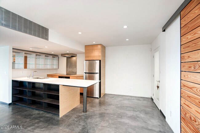 Building Photo - 3261 E Camelback Rd