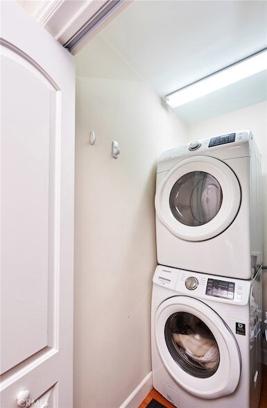 Building Photo - 17827 Burbank Blvd