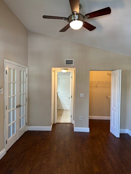Building Photo - 2850 N Oakland Forest Dr