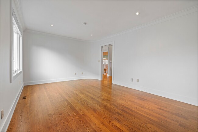 Building Photo - 1 Island Dr