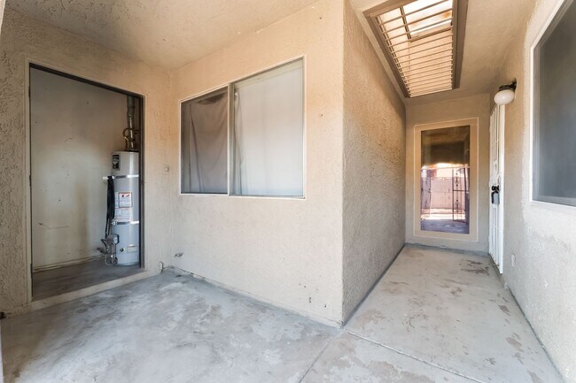 Building Photo - Two-bedroom, one bath single story townhou...