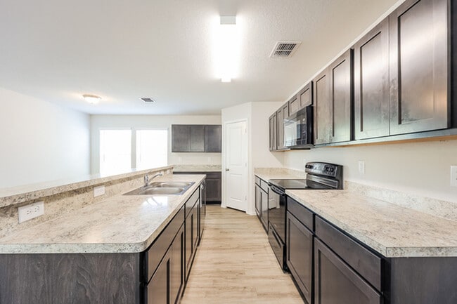 Building Photo - 3639 Somers Crest