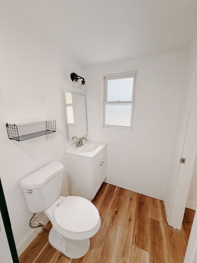 Building Photo - Home For Rent in Tampa - FULLY FENCED IN BACKYARD!