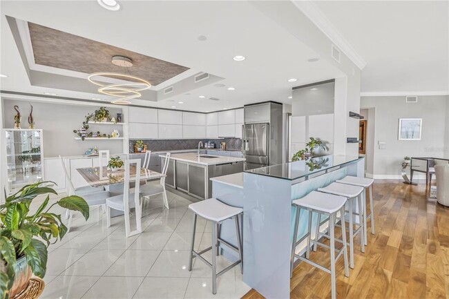 Building Photo - 400 Beach Dr NE