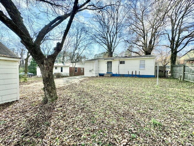 Building Photo - 3462 Mark Twain St