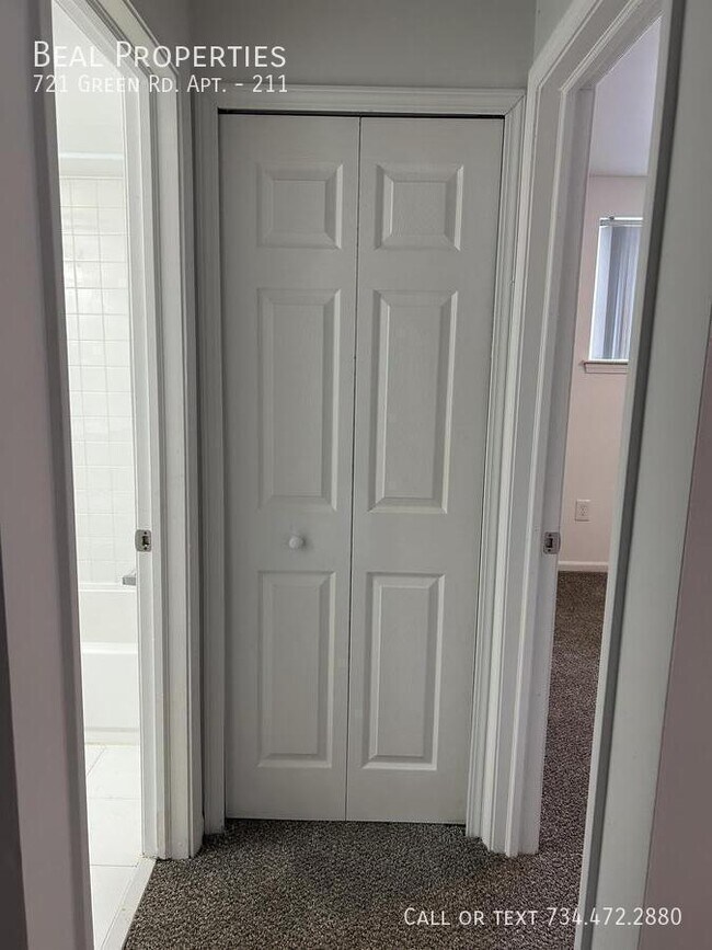 Building Photo - 721 Green Rd