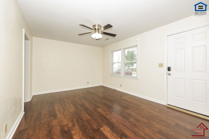 Building Photo - 702 Couch St