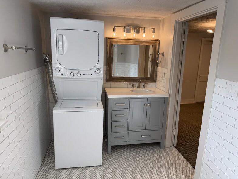 Building Photo - 2309 Cisco St