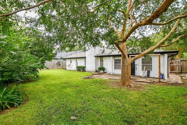 Building Photo - 162 Bluebonnet St