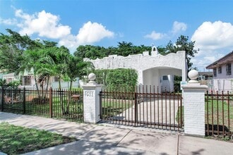 Building Photo - 511 NW 44th St