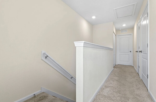 Building Photo - 581 Running Wds St