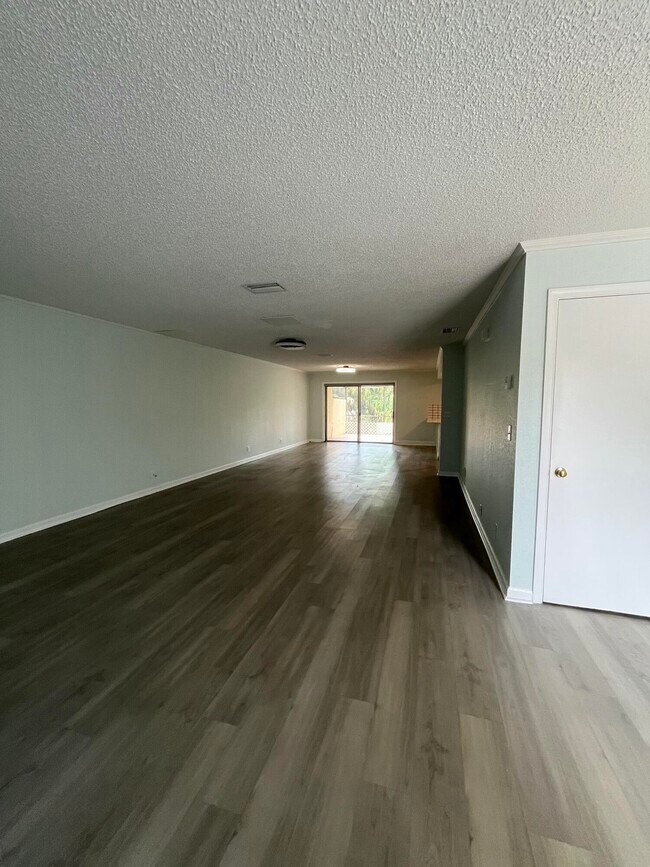 Building Photo - 4305 Coral Springs Dr
