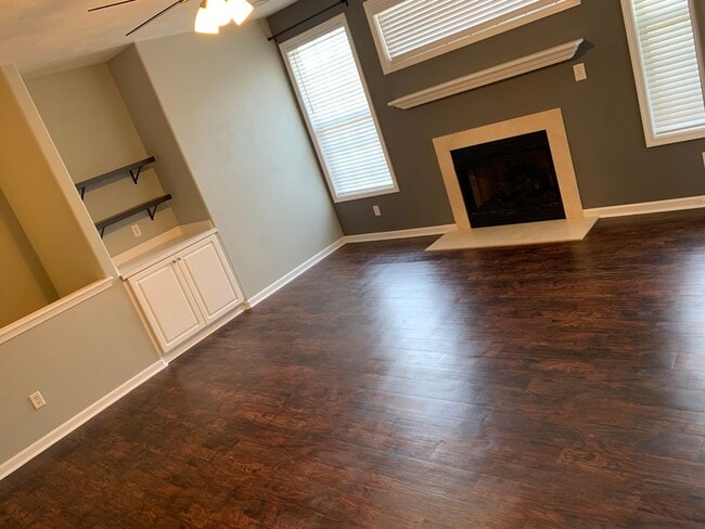 Building Photo - 3 Bedroom 2 Bathroom Condo