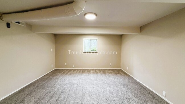 Building Photo - Lovely 3BD|1BA Home in Oregon City w/Basem...