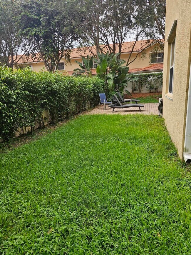 Building Photo - 7533 Topiary Ave