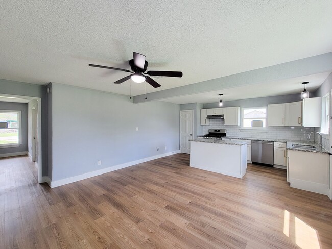 Building Photo - This beautifully updated 4-bedroom home is just under two miles from Highway 288 and Loop 610, ma...