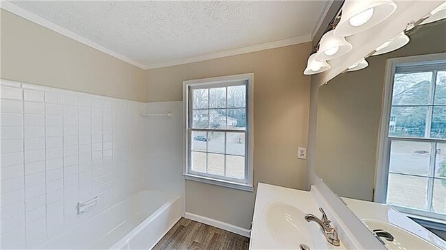 Building Photo - 4046 Central Dr
