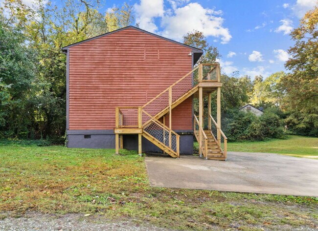 Building Photo - Fully Furnished Apartment in the Heart of Durham!