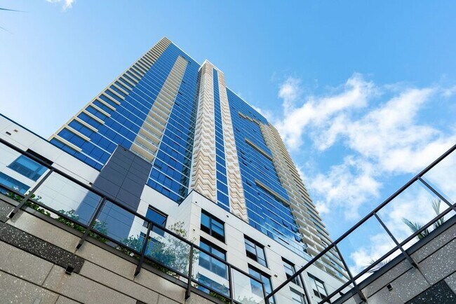 Building Photo - 555 South St