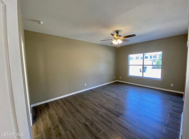 Building Photo - 753 Desert Star Dr