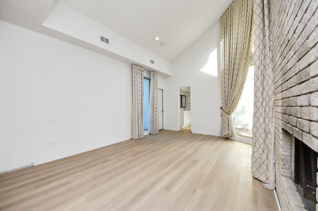 Building Photo - 10743 Boardwalk St