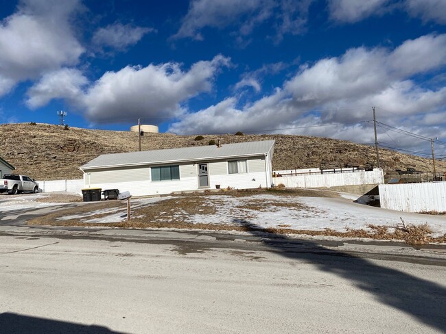 Building Photo - 127 El Rancho Dr