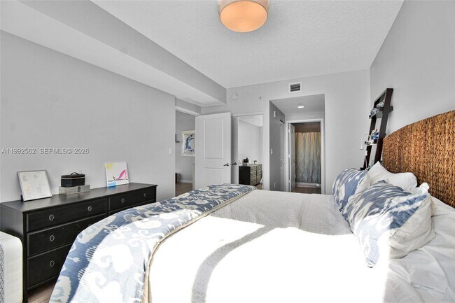 Building Photo - 601 NE 23rd St