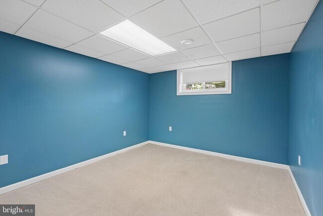 Building Photo - 8109 Broadview Dr