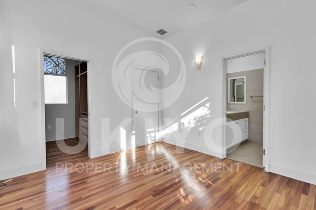 Building Photo - 6100 Adeline St