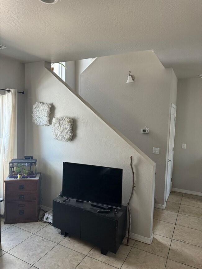 Building Photo - Spacious 3BR Home | Private Bathrooms + Ample Off Street Parking