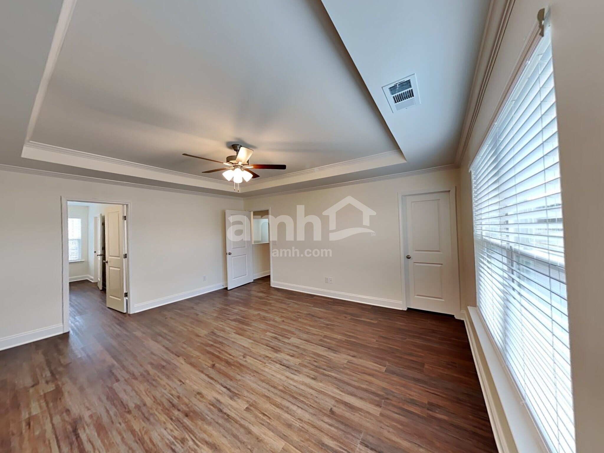Building Photo - 2048 Williamshire Ln