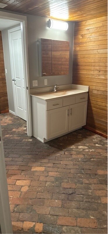 Building Photo - 116 N 5th St