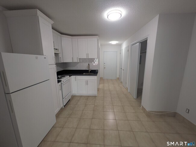 Building Photo - 289 Main Ave