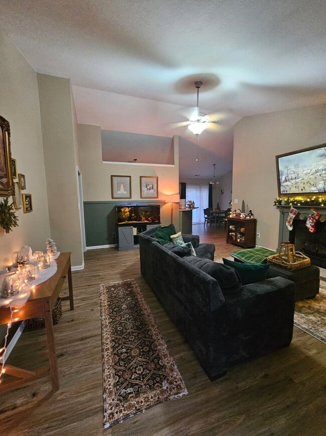 Building Photo - Beautiful 3 Bedroom Home In Jacksonville!