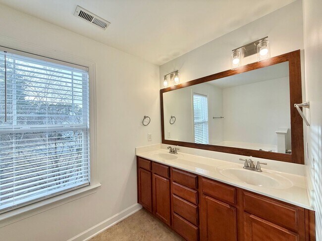Building Photo - Modern 3BD, 2.5BA End Unit Raleigh Townhome with HOA Amenities Near I-540 & Triangle Town Center