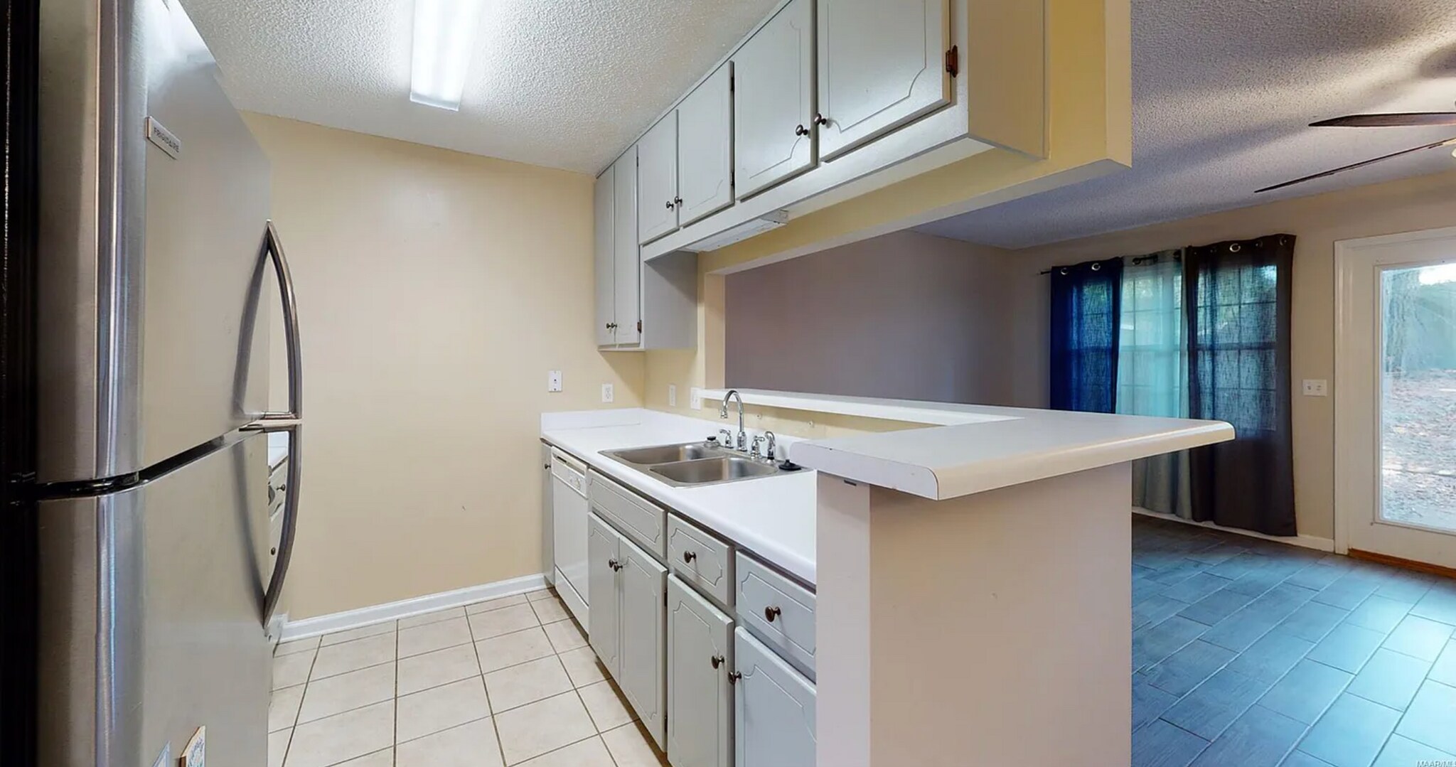 Building Photo - 166 Commons Dr