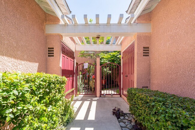 Building Photo - 3-bedroom, 2.5-bath condo nestled in the prestigious Terra Vista community of Rancho Cucamonga