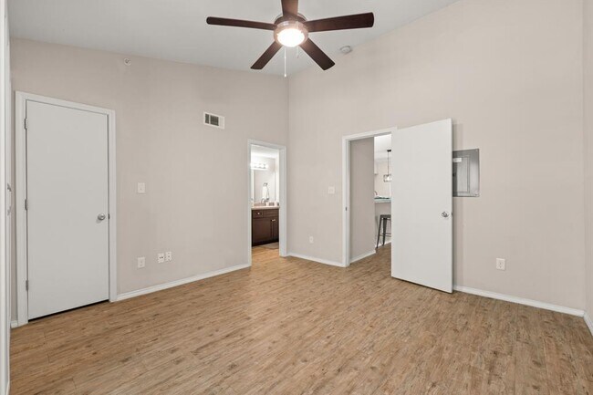 Building Photo - 3839 Dry Creek Dr