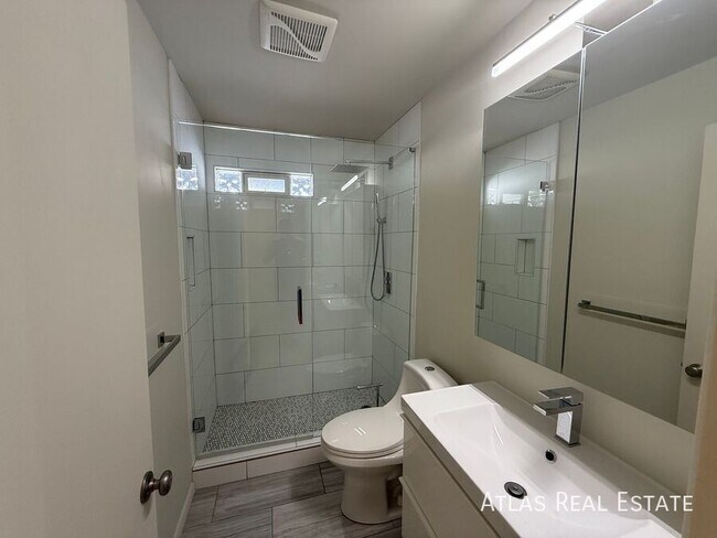 Building Photo - 6221 N 13th Pl