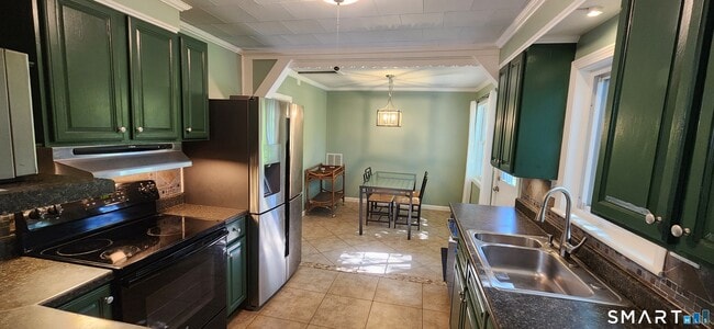 Building Photo - 1555 Byam Rd