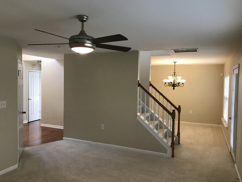 LIVING ROOM - 2808 Cougar Hill Ct