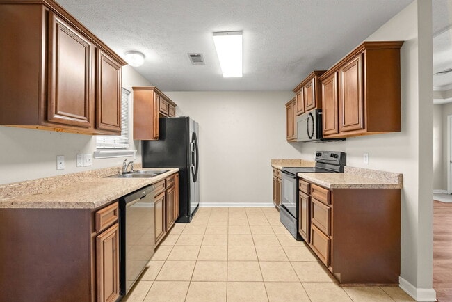 Building Photo - 1470 Angeline Dr