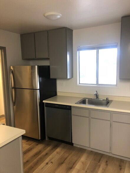 Building Photo - 305 19th St