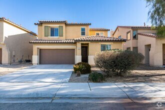 Building Photo - 3 bedroom + Den! Ready for immediate move ...