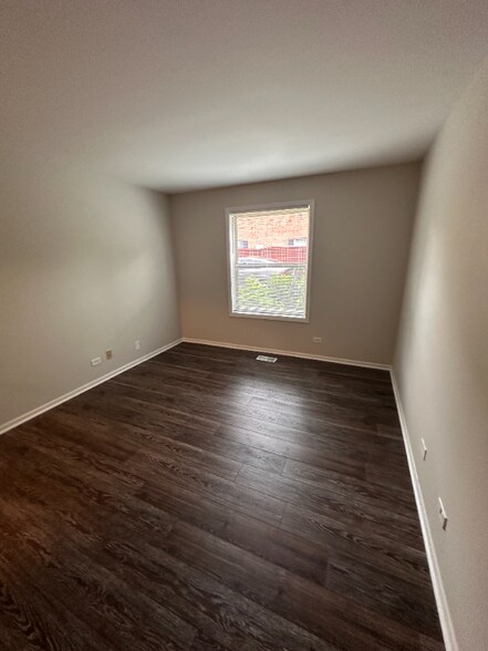 Building Photo - 1543 Raymond Dr